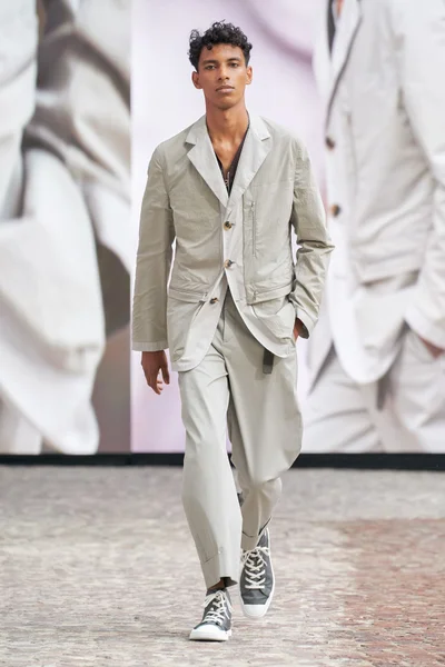 Look 9